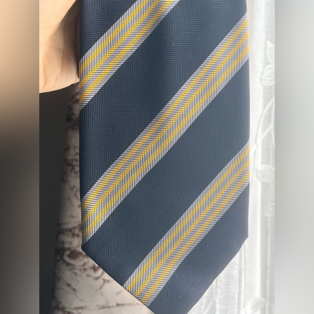 Luciano Barbera Men’s Italian necktie Gold / Navy Striped
